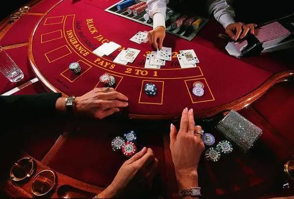 Fitur lengkap aplikasi n999n – navigasi mudah antara Slot, Live Casino, dan Taruhan Olahraga